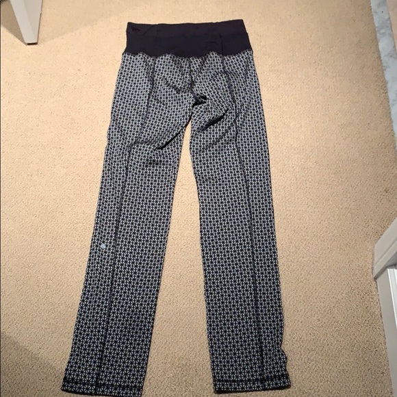 Never worn Lululemon workout pants - Picture 3 of 3